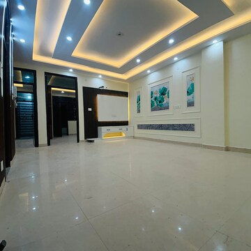 Parking in 3 BHK Builder Floor at Uttam Nagar – for Sale