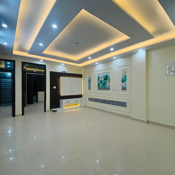 Room, uttam nagar 3 Bedroom 100 Sq.Yd. Builder Floor In Uttam Nagar Delhi 9076273