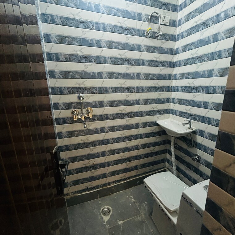 Exterior View, uttam nagar 3 Bedroom 100 Sq.Yd. Builder Floor In Uttam Nagar Delhi 9076273