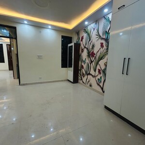 Room in 3 BHK Builder Floor at Uttam Nagar – for Sale