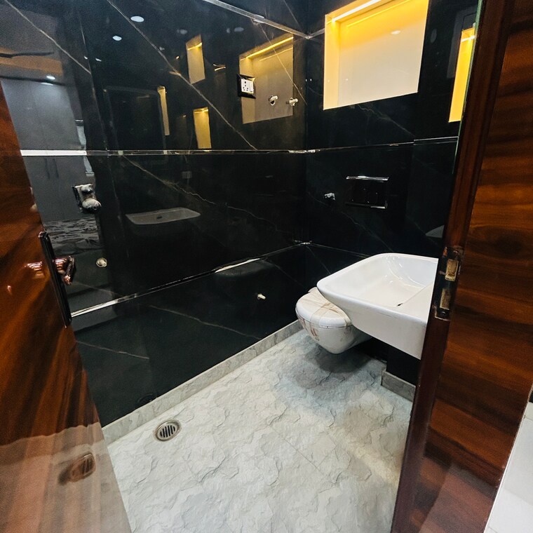 Team Area, uttam nagar 4 Bedroom 150 Sq.Yd. Builder Floor In Uttam Nagar Delhi 9076293