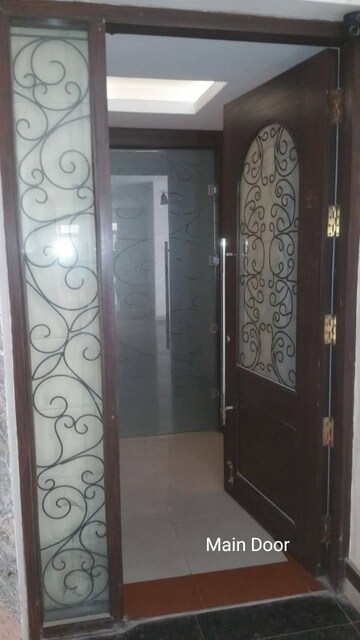 Furnished Amenities in 5 BHK Apartment at Vip Road – for Rent