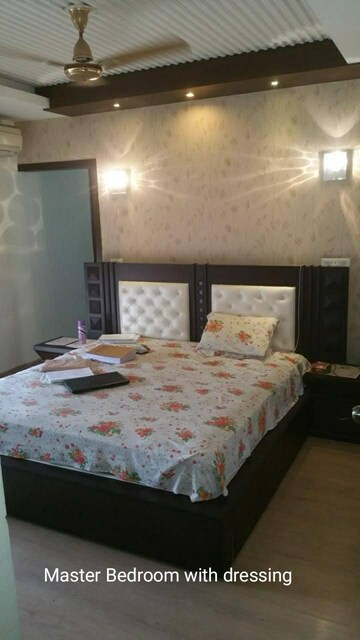 Bedroom in 5 BHK Apartment at Vip Road – for Rent