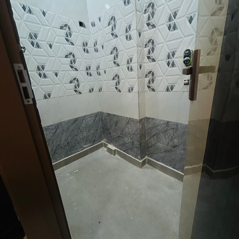 Bathroom, uttam nagar west 2 Bedroom 65 Sq.Yd. Builder Floor In Uttam Nagar West Delhi 9076313