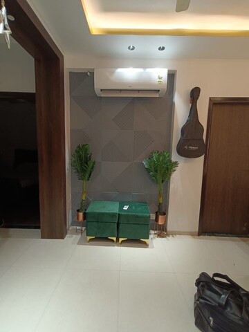 Furnished Amenities in 3 BHK Builder Floor at BPTP Parkland Pride, Sector 77 – for Sale