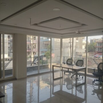 Gym in 2 BHK Builder Floor at Sector 9 – for Rent