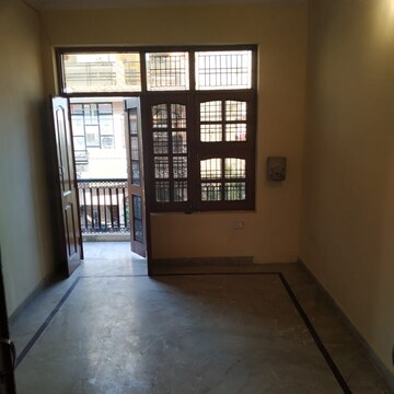 Room in 2 BHK Builder Floor at Sector 9 – for Rent