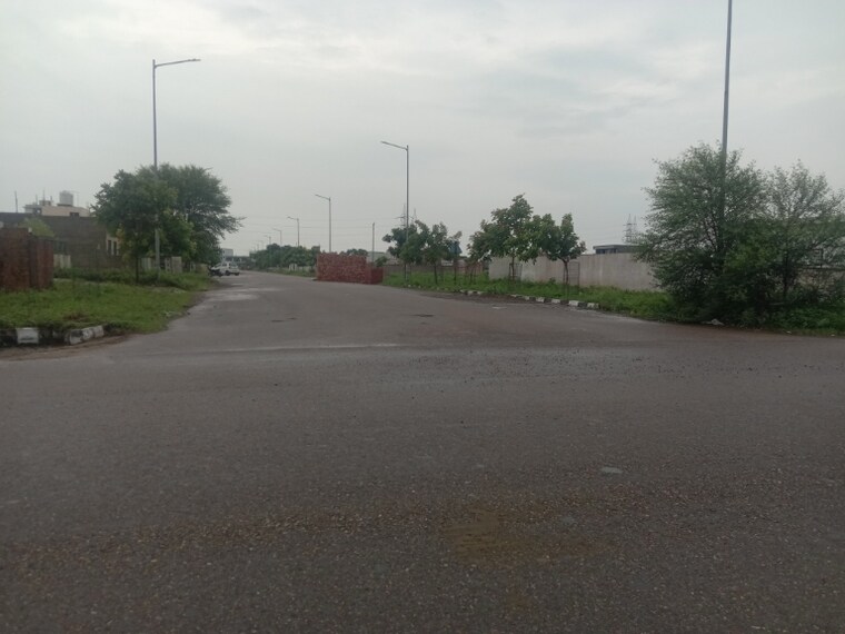 Garden, gmada-eco-city  300 Sq.Yd. Plot In North Mullanpur Chandigarh 9076355