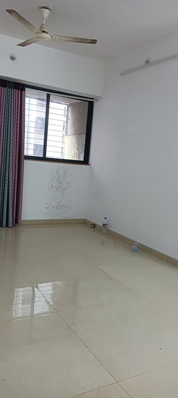 Room in 2.5 BHK Apartment at Lodha Palava Downtown, Dombivli East – for Rent
