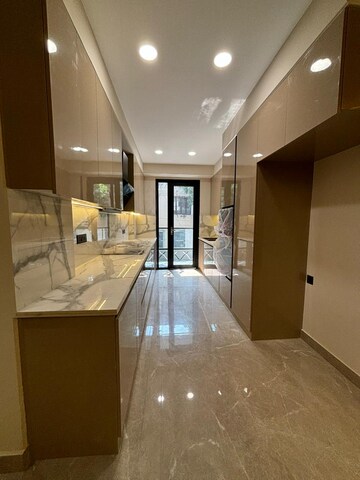 Building Lobby in 4 BHK Builder Floor at Unitech Arcadia, South City 2 – for Rent