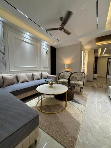Team Area in 4 BHK Builder Floor at Unitech Arcadia, South City 2 – for Rent