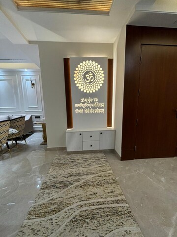 Parking in 4 BHK Builder Floor at Unitech Arcadia, South City 2 – for Rent