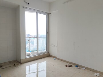 Room in 2 BHK Apartment at Rosa Manhattan, Ghodbunder Road – for Rent