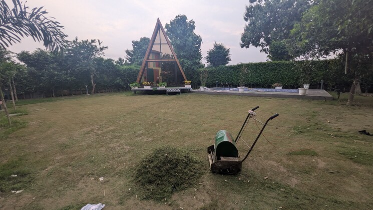 undefined, sector 135  2000 Sq.Yd. Plot In Sector 135 Noida 9076405