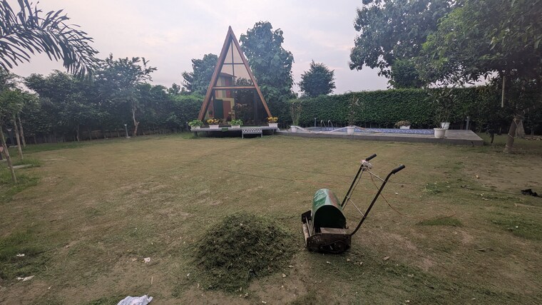 undefined, sector 135  2000 Sq.Yd. Plot In Sector 135 Noida 9076405