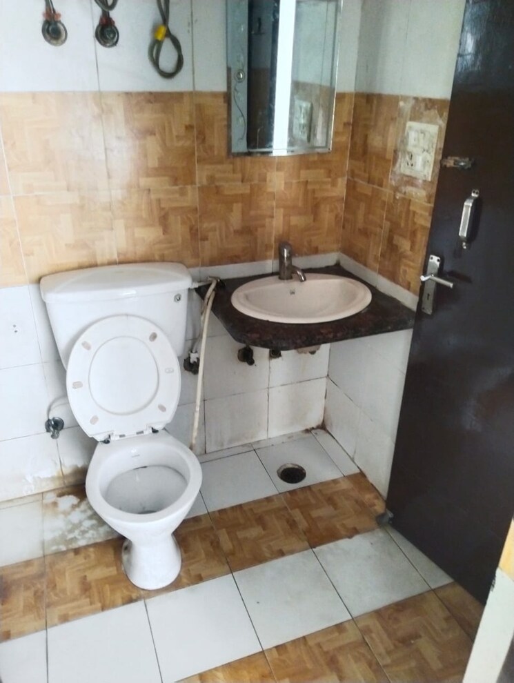 Team Area, supertech-livingston 2.5 Bedroom 1320 Sq.Ft. Apartment In Sain Vihar Ghaziabad 9076399