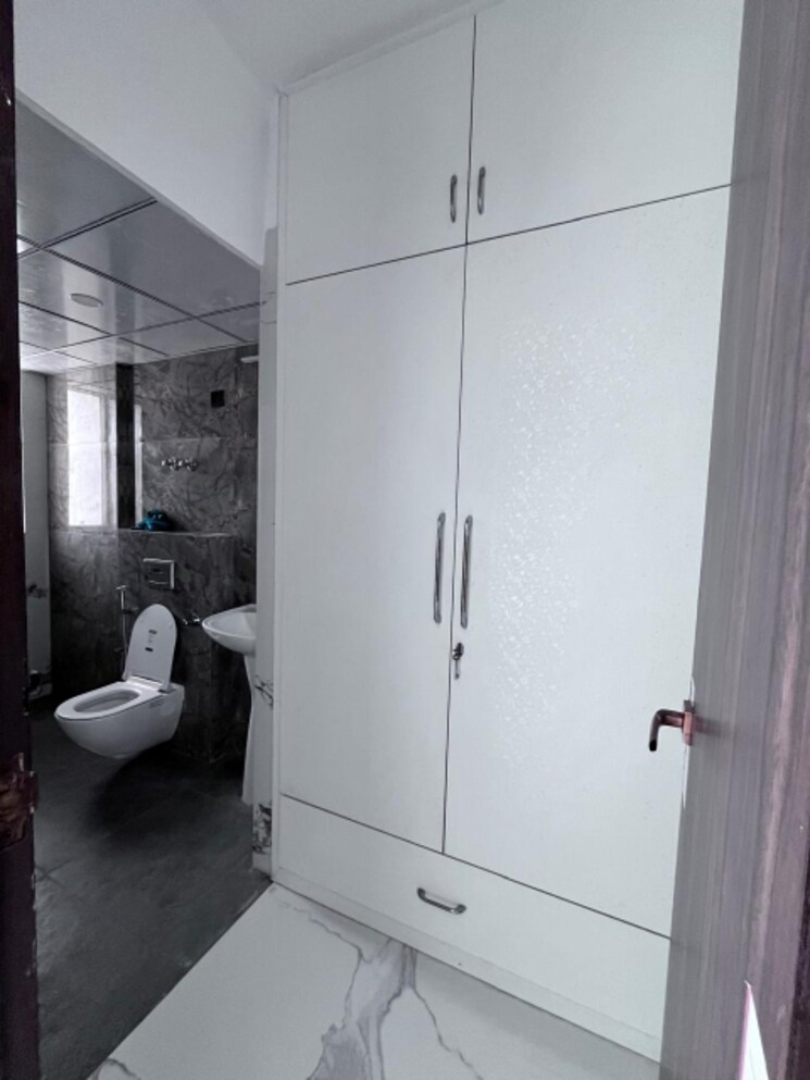 Bathroom, shiv-sai-emerald-heights 4 Bedroom 2200 Sq.Ft. Apartment In Sector 88 Faridabad 9076465