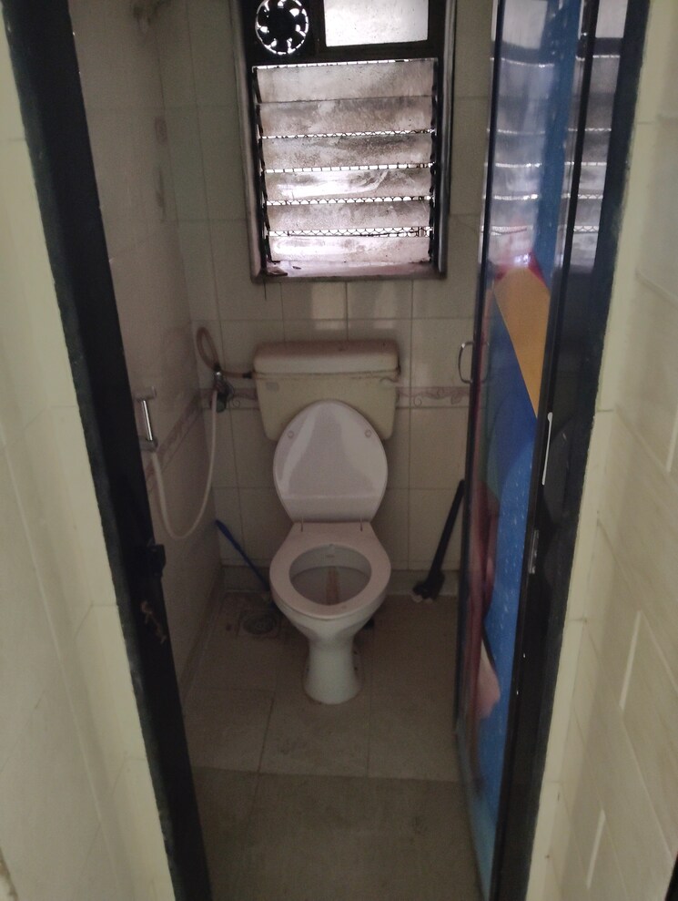 Bathroom, mahudi-darshan 1 Bedroom 560 Sq.Ft. Apartment In Kandivali East Mumbai 9076448