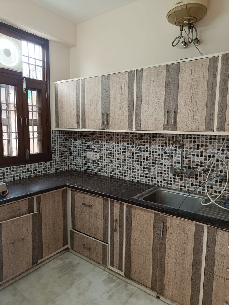 Kitchen, shivalik colony 2 Bedroom 2700 Sq.Ft. Builder Floor In Shivalik Colony Delhi 9076450