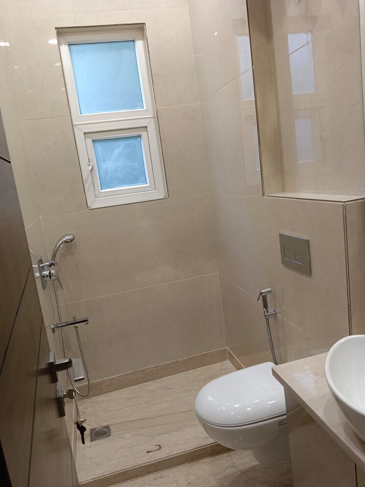 Bathroom, lajpat nagar 4 2 Bedroom 1090 Sq.Ft. Builder Floor In Lajpat Nagar 4 Delhi 9076487