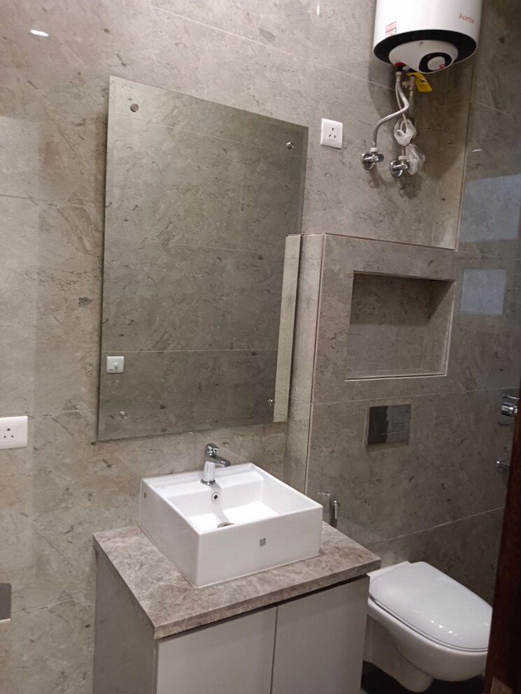 Bathroom, lajpat nagar 4 2 Bedroom 1090 Sq.Ft. Builder Floor In Lajpat Nagar 4 Delhi 9076487