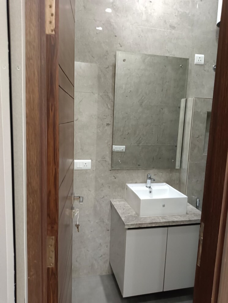Bathroom, lajpat nagar 4 2 Bedroom 1090 Sq.Ft. Builder Floor In Lajpat Nagar 4 Delhi 9076487