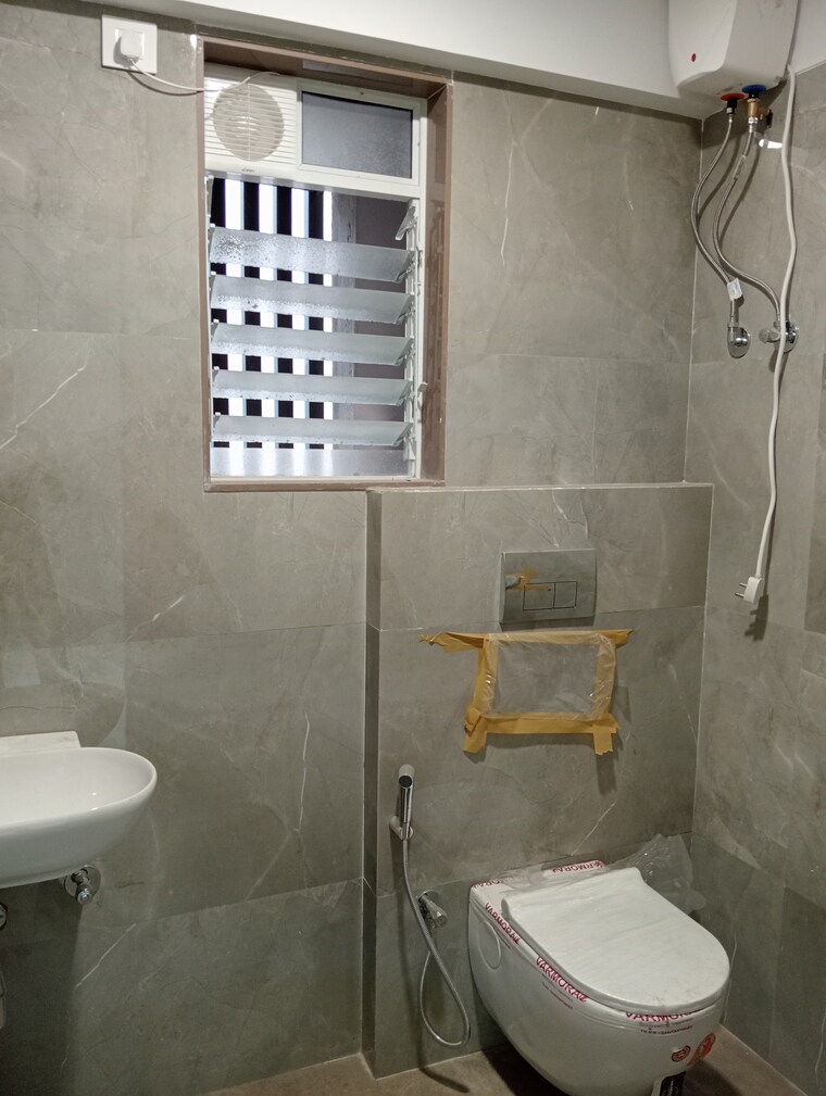 Bathroom, new-saket-apartment 2 Bedroom 765 Sq.Ft. Apartment In Santacruz West Mumbai 9076511