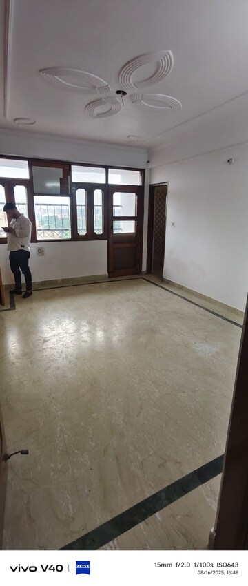 Room in 3 BHK Apartment at Sector 3 Dwarka – for Rent