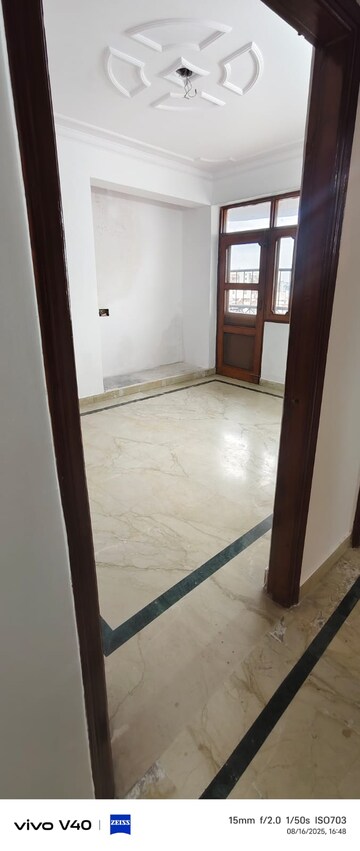 Room in 3 BHK Apartment at Sector 3 Dwarka – for Rent
