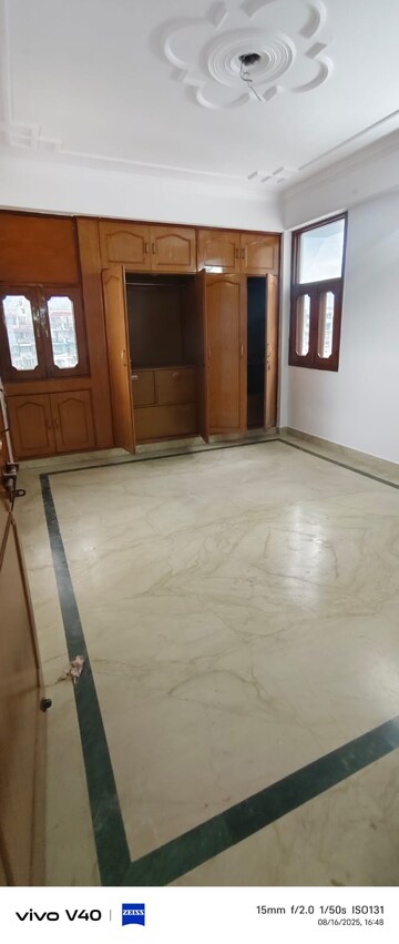 Room in 3 BHK Apartment at Sector 3 Dwarka – for Rent