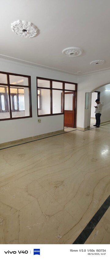 Room in 3 BHK Apartment at Sector 3 Dwarka – for Rent