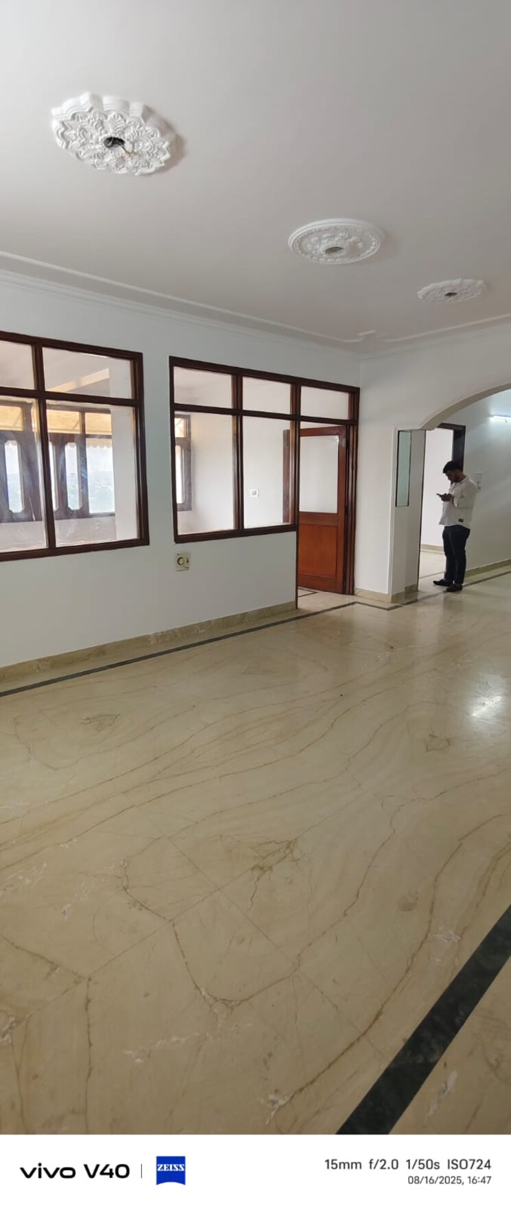 Room, sector 3 dwarka 3 Bedroom 1400 Sq.Ft. Apartment In Sector 3 Dwarka Delhi 9076537