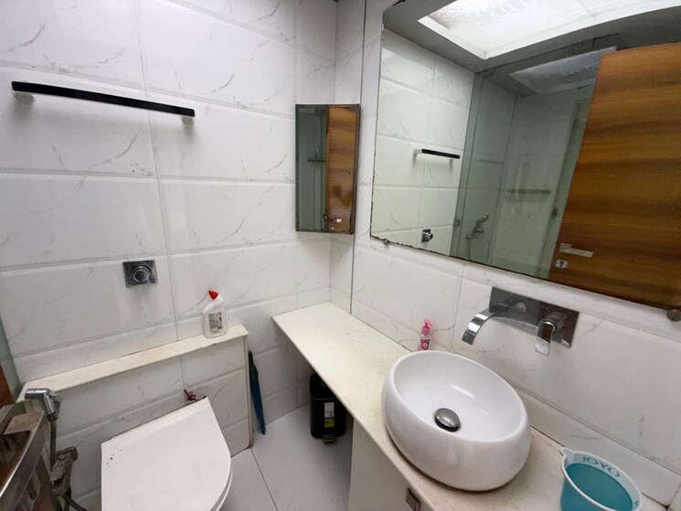 Bathroom, mahavir-apartment-santacruz-west 2 Bedroom 800 Sq.Ft. Apartment In Santacruz West Mumbai 9076558