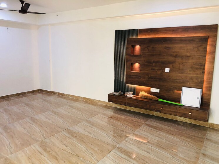 Room, migsun-vilaasa 4 Bedroom 1925 Sq.Ft. Apartment In Eta Ii Greater Noida Greater Noida 9076562