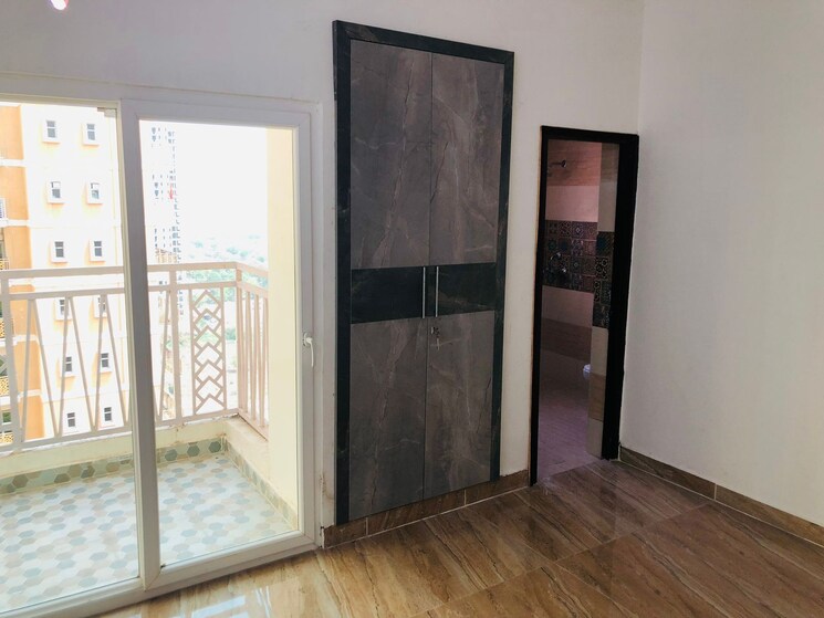 Room, migsun-vilaasa 4 Bedroom 1925 Sq.Ft. Apartment In Eta Ii Greater Noida Greater Noida 9076562