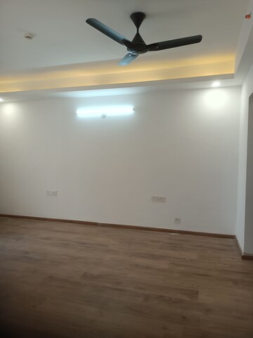 Room in 4 BHK Apartment at 3C Lotus Panache, Sector 110 – for Rent