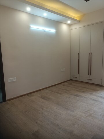 Room in 4 BHK Apartment at 3C Lotus Panache, Sector 110 – for Rent