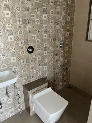 Bathroom in 2 BHK Apartment at Ramesh Avenue 15, Sewri – for Sale