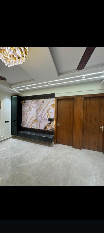 Room in 4 BHK Builder Floor at Vasundhara Sector 3 – for Sale