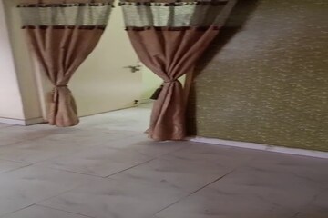 Room in 3 BHK Apartment at Lalpur – for Sale