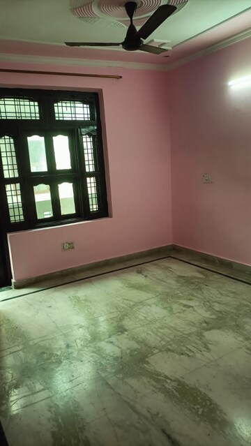 Room in 2 BHK Builder Floor at Sector 46 – for Rent