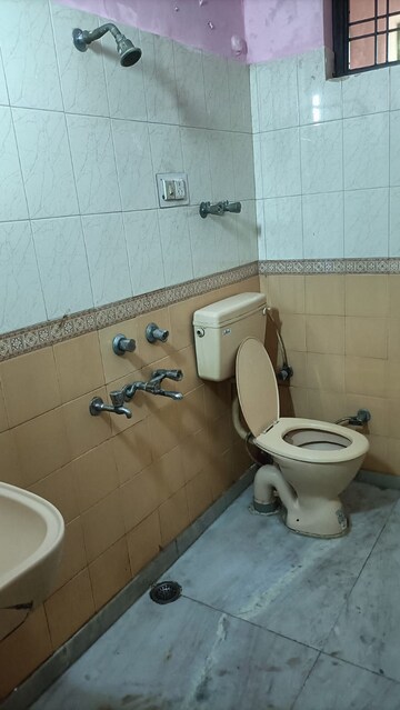 Bathroom in 2 BHK Builder Floor at Sector 46 – for Rent