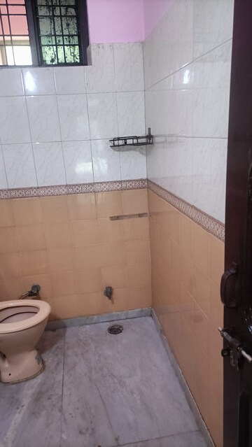Bathroom in 2 BHK Builder Floor at Sector 46 – for Rent