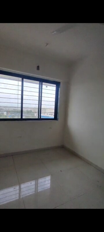 Room in 1.5 BHK Apartment at Universal Paradise, Vile Parle East – for Rent
