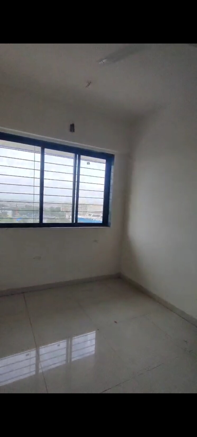 Room, universal-paradise 1.5 Bedroom 430 Sq.Ft. Apartment In Vile Parle East Mumbai 9076665