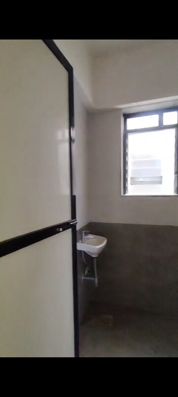 Furnished Amenities in 1.5 BHK Apartment at Universal Paradise, Vile Parle East – for Rent
