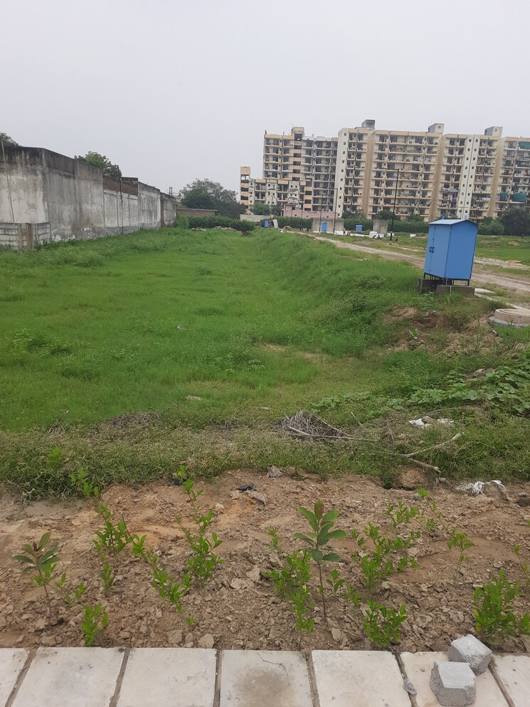 Garden, sector 63  109 Sq.Yd. Plot In Sector 63 Faridabad 9076693