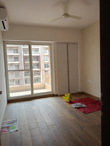 Room in 4 BHK Apartment at Parx Laureate, Sector 108 – for Rent
