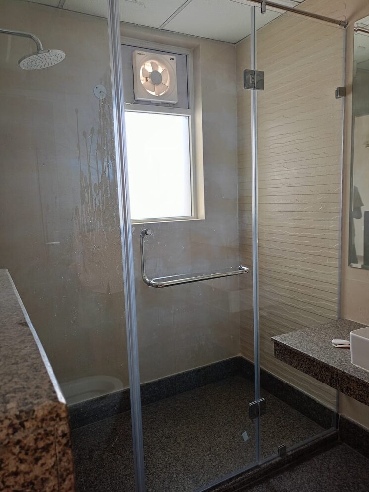 Bathroom, parx-laureate 4 Bedroom 3995 Sq.Ft. Apartment In Sector 108 Noida 9076696