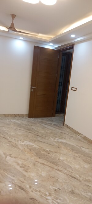 Furnished Amenities in 2 BHK Builder Floor at Arjun Nagar – for Sale